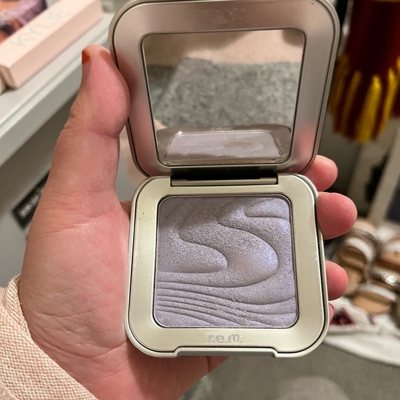 Ariana Grande Makeup Ariana Grande Purple Highlighter Rem Beauty